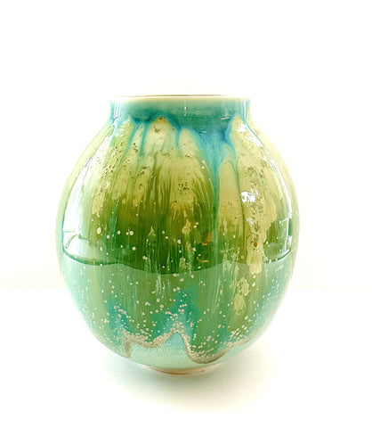 Grand vase en forme ronde tel un moonjar émaillé en turquoise avec des effets de textures et coulures tels les couleurs des vagues des eaux turquoises