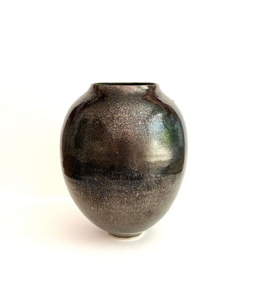 Vase en grès blanc émaillé en couleur or-bronze à effets