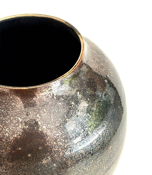 Vase en grès blanc émaillé en couleur or-bronze à effets