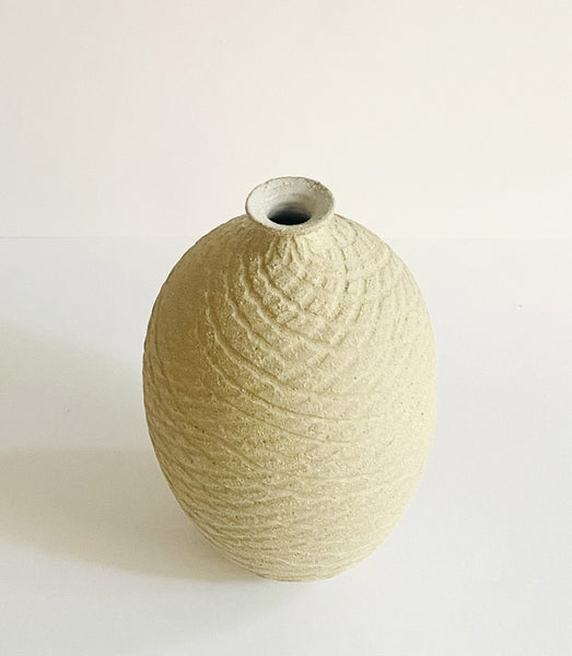 Vase en grès blanc chamotté texturé